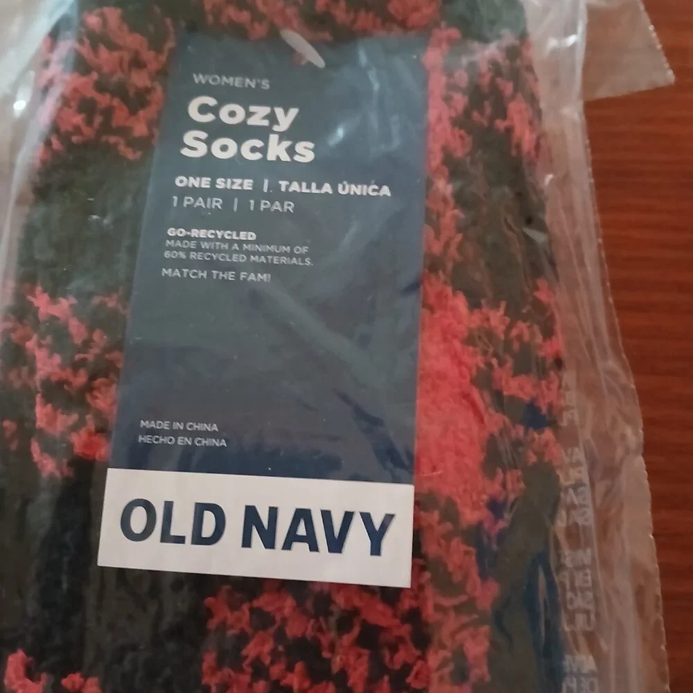 Old Navy Women;s Cozy Socks Red and Black Buffalo Plaid OS NIP